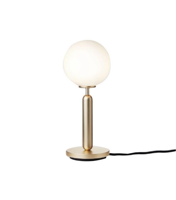 Lampe à poser Miira base en métal avec abat-jour en verre soufflé opale au design contemporain par Sofie Refer x Nuura