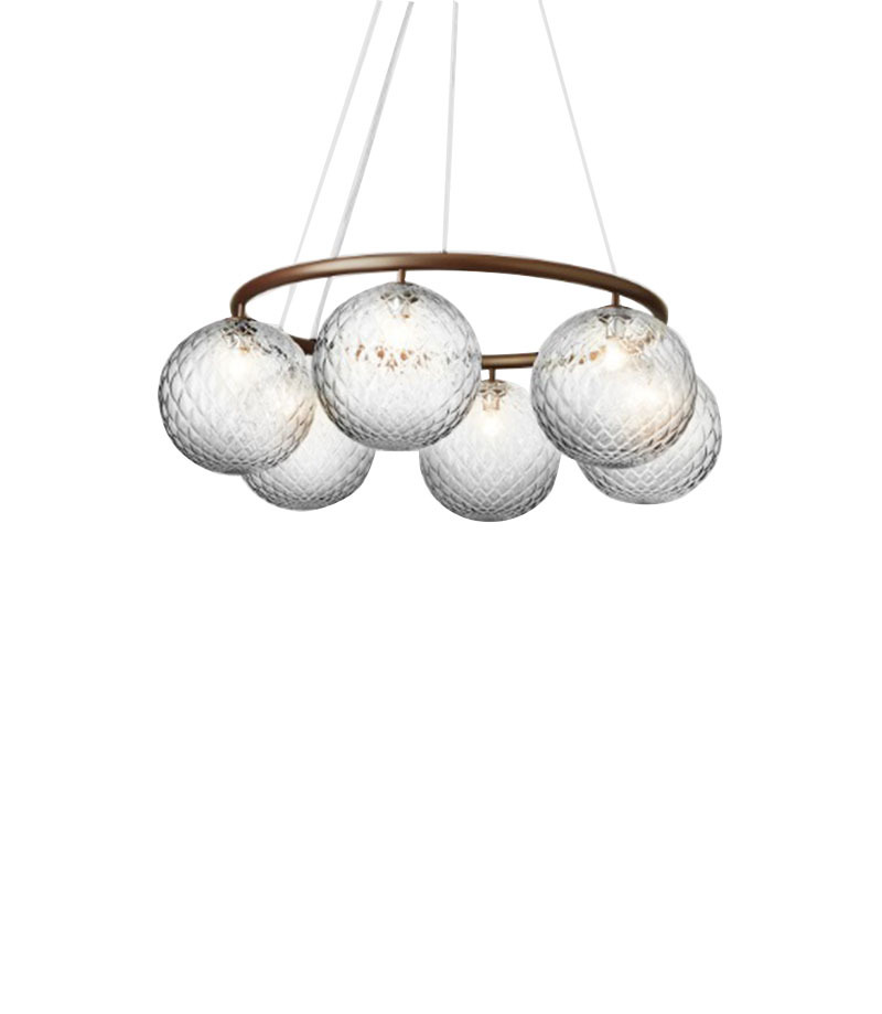 Suspension Miira circulaire base en métal avec abat-jour en verre Optic clear au design contemporain par Sofie Refer x Nuura Suspension Miira circulaire base en métal avec abat-jour en verre Optic clear au design contemporain par Sofie Refer x Nuura