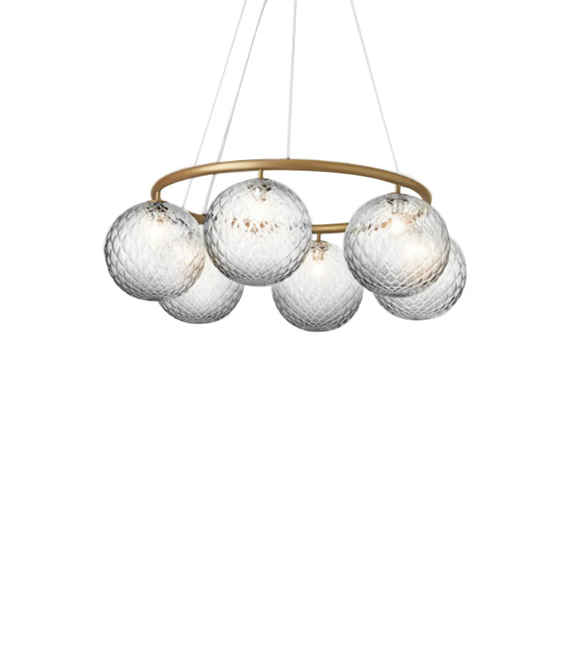 Suspension Miira circulaire base en métal avec abat-jour en verre Optic clear au design contemporain par Sofie Refer x Nuura Suspension Miira circulaire base en métal avec abat-jour en verre Optic clear au design contemporain par Sofie Refer x Nuura