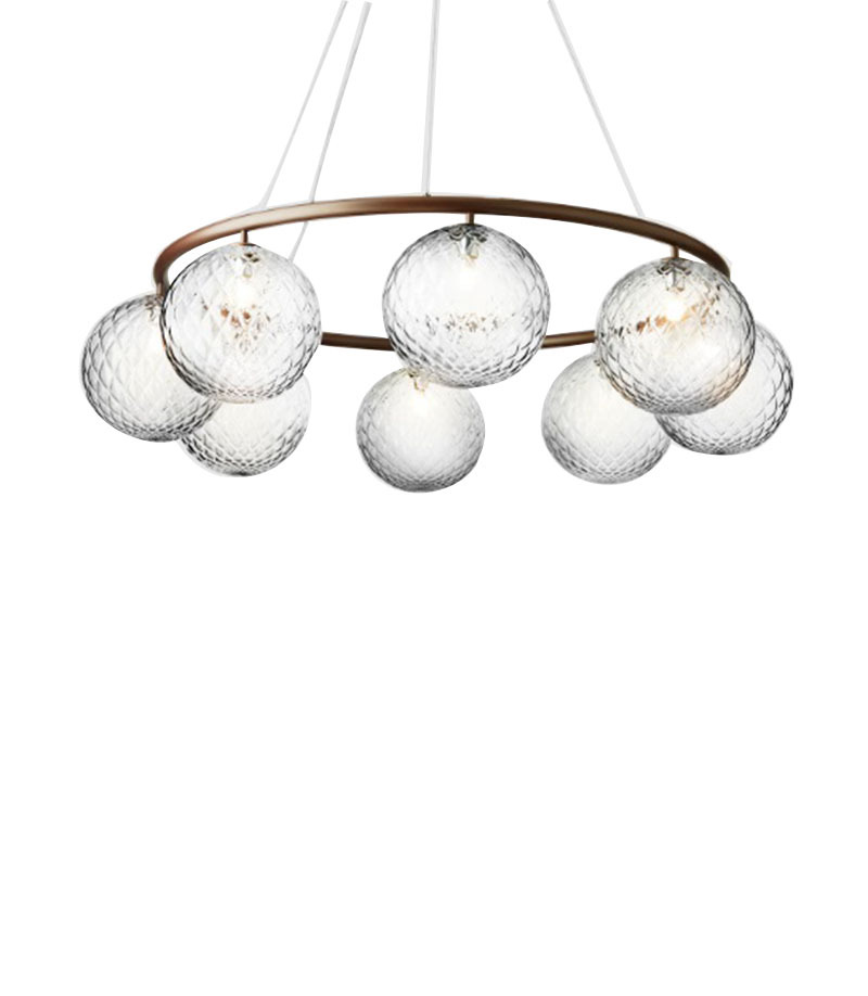 Suspension Miira circulaire base en métal avec abat-jour en verre Optic clear au design contemporain par Sofie Refer x Nuura Suspension Miira circulaire base en métal avec abat-jour en verre Optic clear au design contemporain par Sofie Refer x Nuura