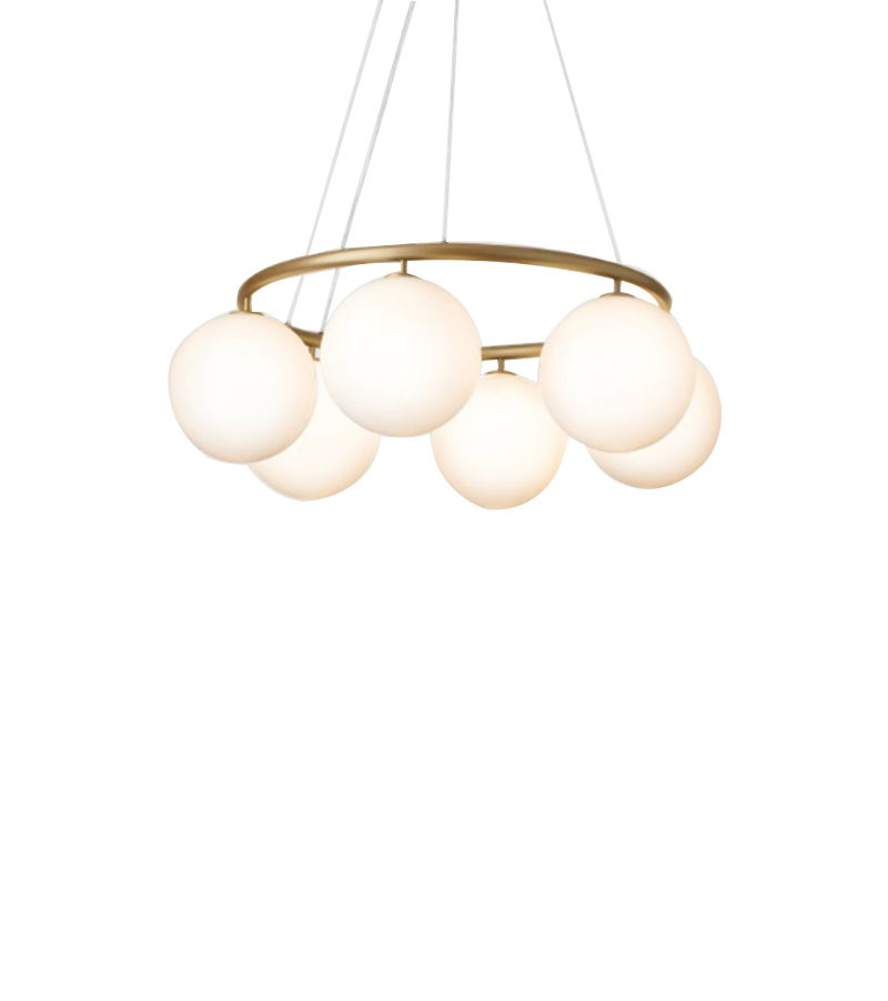 Suspension Miira circulaire base en métal avec abat-jour en verre Opal blanc au design contemporain par Sofie Refer x Nuura Suspension Miira circulaire base en métal avec abat-jour en verre Opal blanc au design contemporain par Sofie Refer x Nuura
