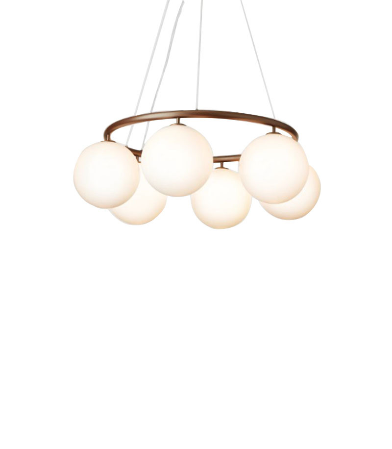 Suspension Miira circulaire base en métal avec abat-jour en verre Opal blanc au design contemporain par Sofie Refer x Nuura Suspension Miira circulaire base en métal avec abat-jour en verre Opal blanc au design contemporain par Sofie Refer x Nuura