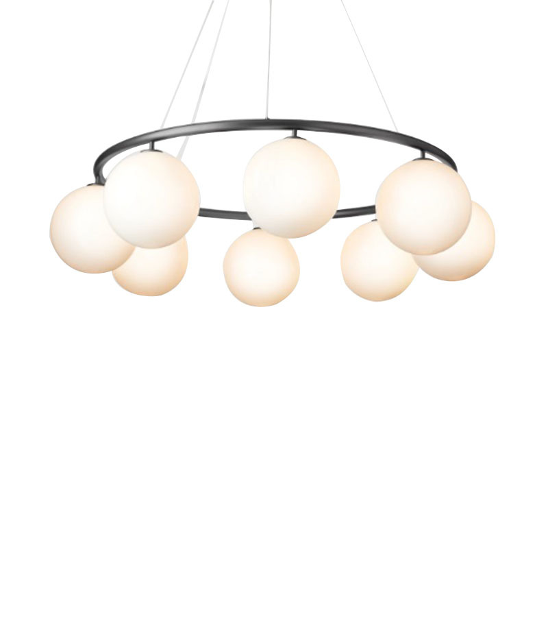 Suspension Miira circulaire base en métal avec abat-jour en verre Opal blanc au design contemporain par Sofie Refer x Nuura Suspension Miira circulaire base en métal avec abat-jour en verre Opal blanc au design contemporain par Sofie Refer x Nuura
