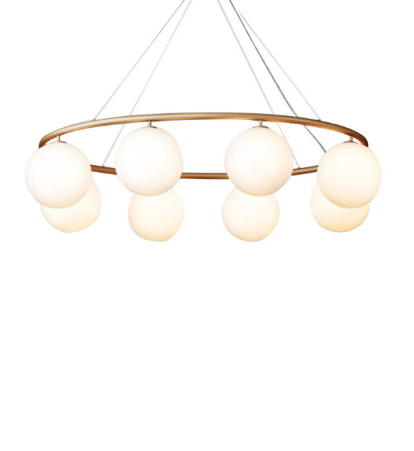 Suspension Miira 8 ovale base en métal avec abat-jour en verre Opal blanc au design contemporain par Sofie Refer x Nuura