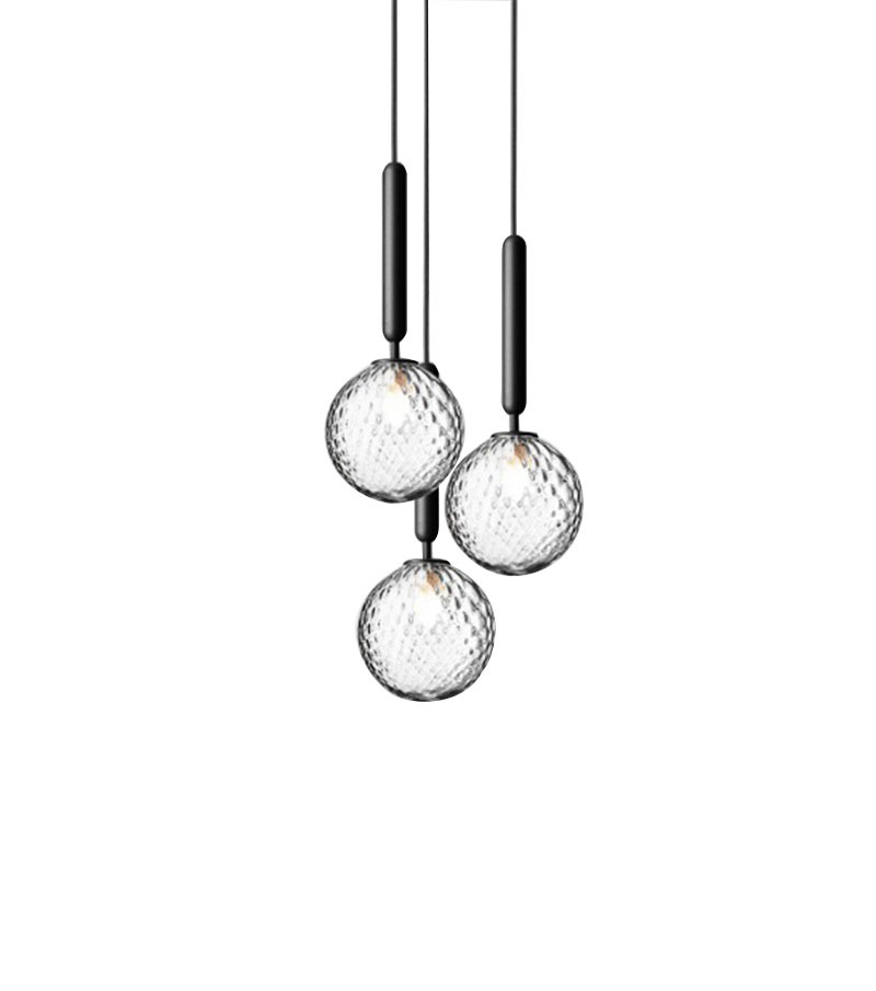 Suspension Miira en grappe avec abat-jour en verre Optic clear au design contemporain par Sofie Refer x Nuura Suspension Miira en grappe avec abat-jour en verre Optic clear au design contemporain par Sofie Refer x Nuura