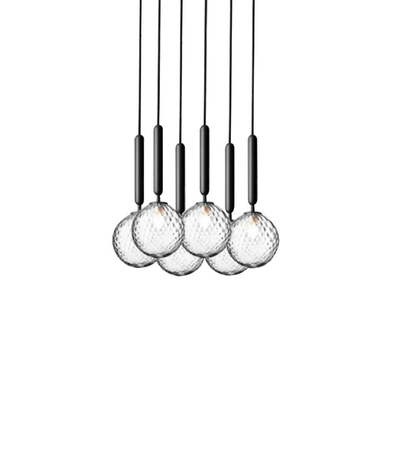 Suspension Miira en grappe avec abat-jour en verre Optic clear au design contemporain par Sofie Refer x Nuura Suspension Miira en grappe avec abat-jour en verre Optic clear au design contemporain par Sofie Refer x Nuura