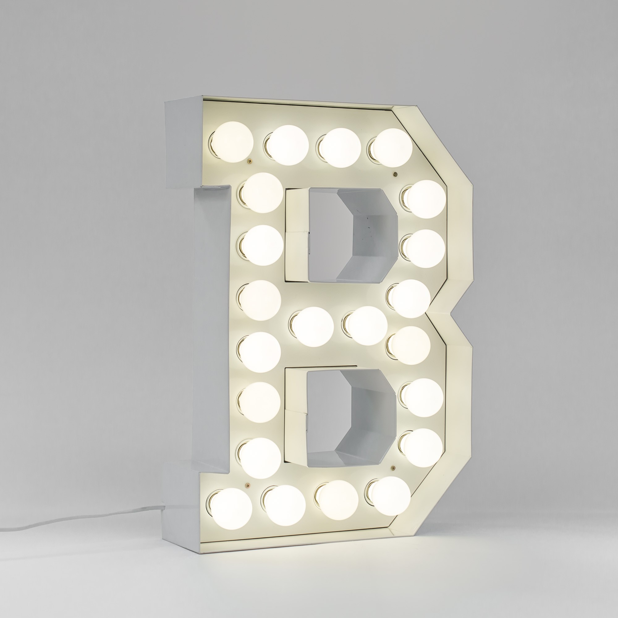 Lampe de sol Vegaz en métal avec des ampoules à Led au style industriel par Seletti Lampe de sol Vegaz en métal avec des ampoules à Led au style industriel par Seletti