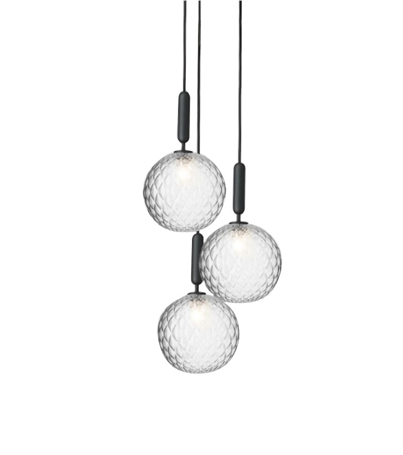 Suspension Miira Large en grappe avec abat-jour en verre Optic Clear au design contemporain par Sofie Refer x Nuura Suspension Miira Large en grappe avec abat-jour en verre Optic Clear au design contemporain par Sofie Refer x Nuura