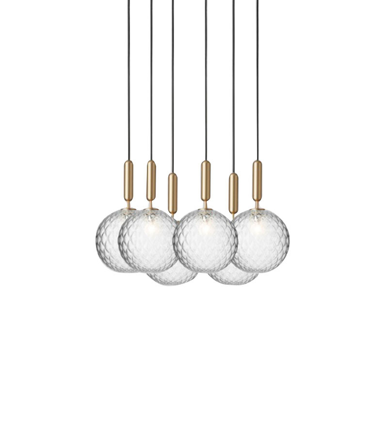 Suspension Miira Large en grappe avec abat-jour en verre Optic Clear au design contemporain par Sofie Refer x Nuura Suspension Miira Large en grappe avec abat-jour en verre Optic Clear au design contemporain par Sofie Refer x Nuura
