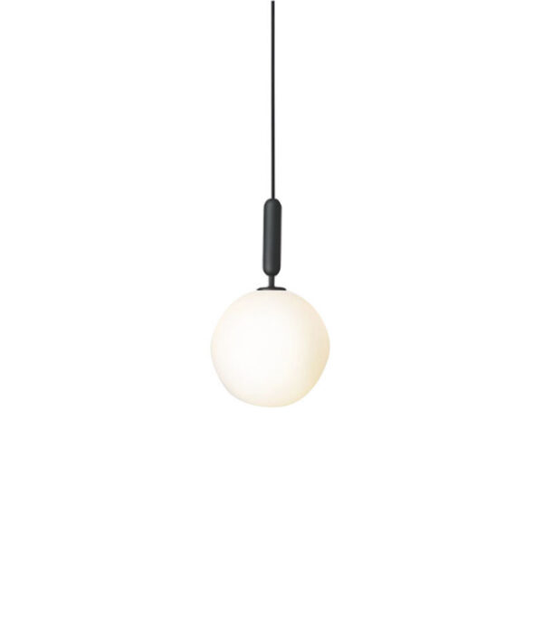 Suspension Miira Large en grappe avec abat-jour en verre opal blanc au design contemporain par Sofie Refer x Nuura