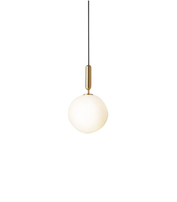 Suspension Miira Large en grappe avec abat-jour en verre Opal blanc au design contemporain par Sofie Refer x Nuura