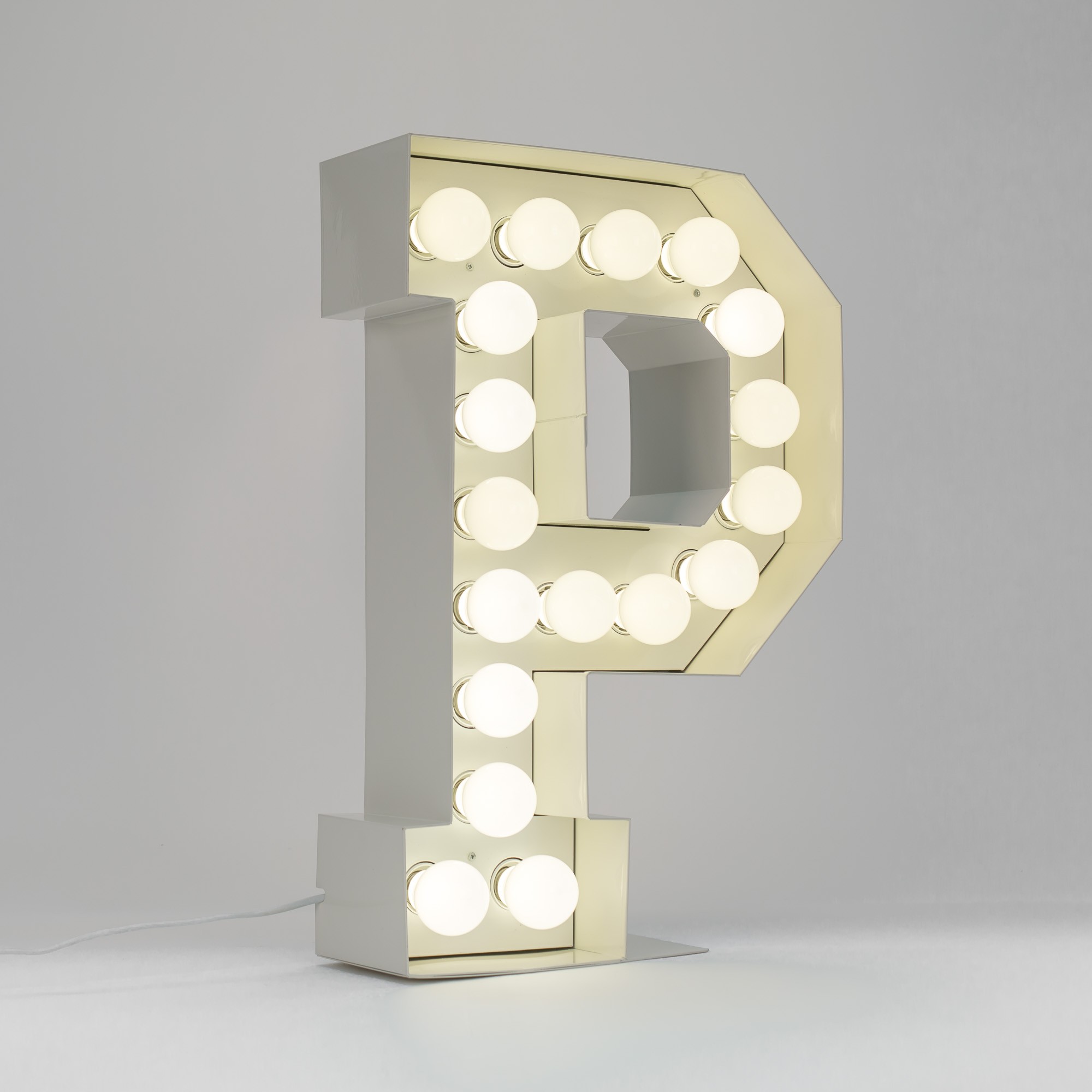 Lampe de sol Vegaz en métal avec des ampoules à Led au style industriel par Seletti Lampe de sol Vegaz en métal avec des ampoules à Led au style industriel par Seletti