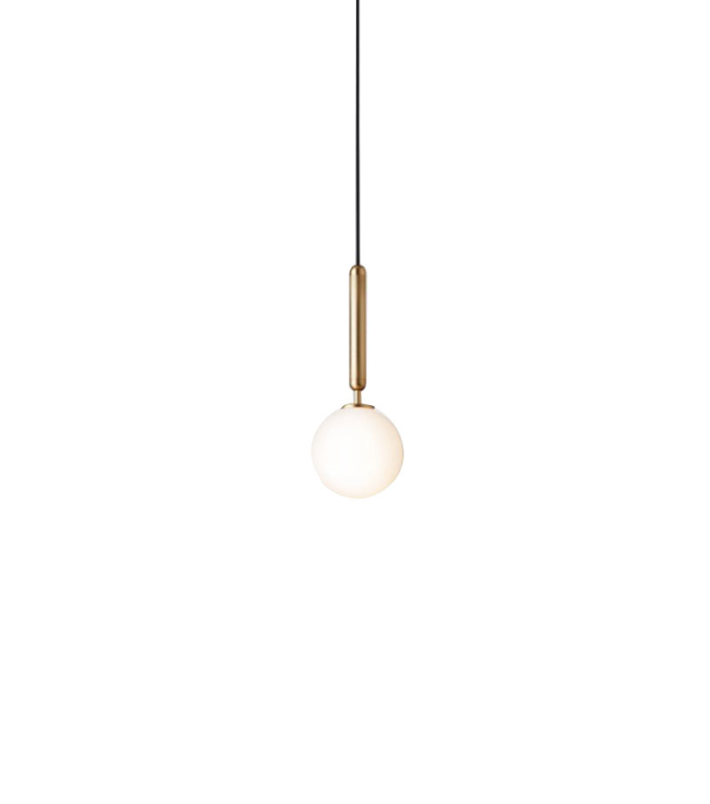 Suspension Miira Small en grappe avec abat-jour en verre Opal blanc au design contemporain par Sofie Refer x Nuura