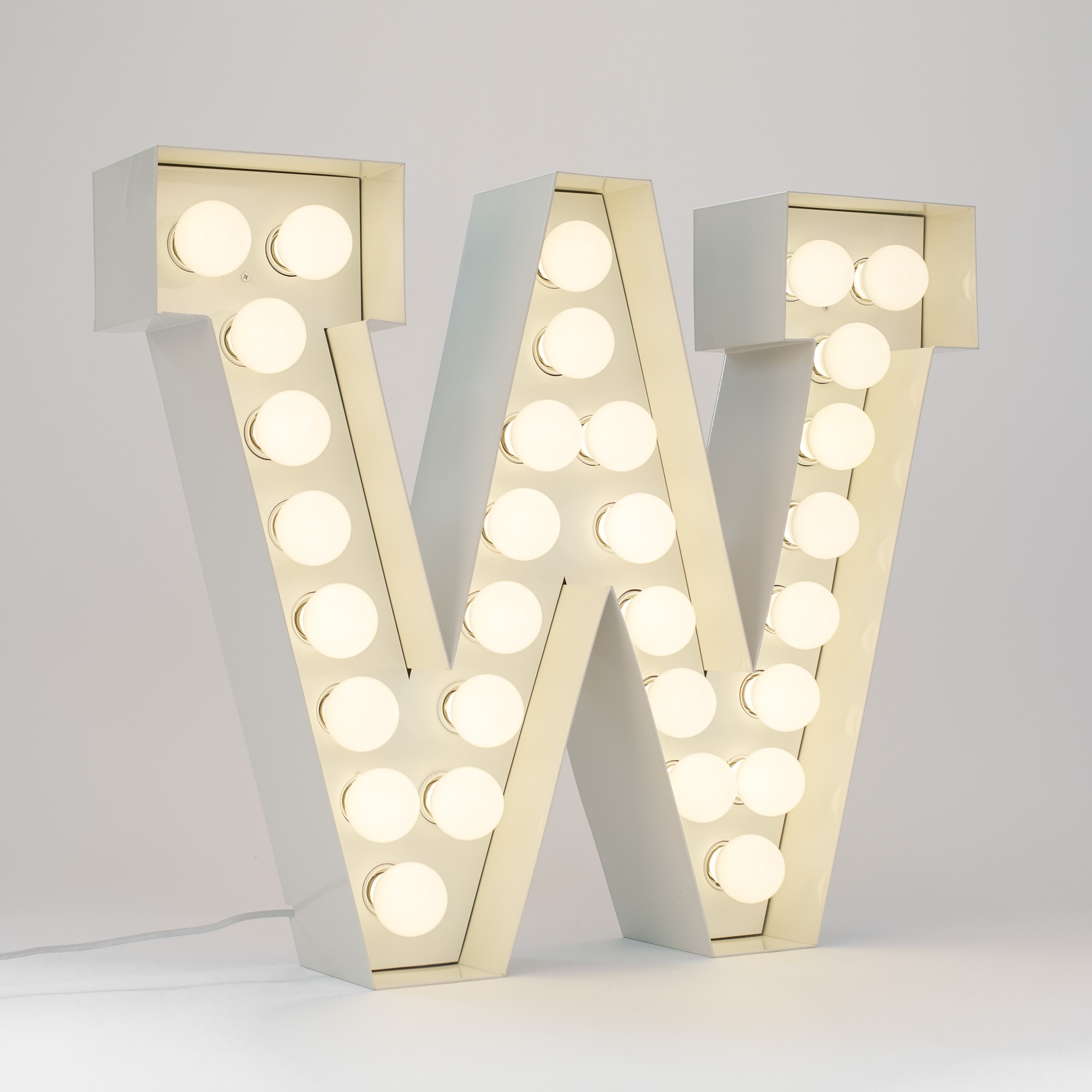 Lampe de sol Vegaz en métal avec des ampoules à Led au style industriel par Seletti Lampe de sol Vegaz en métal avec des ampoules à Led au style industriel par Seletti