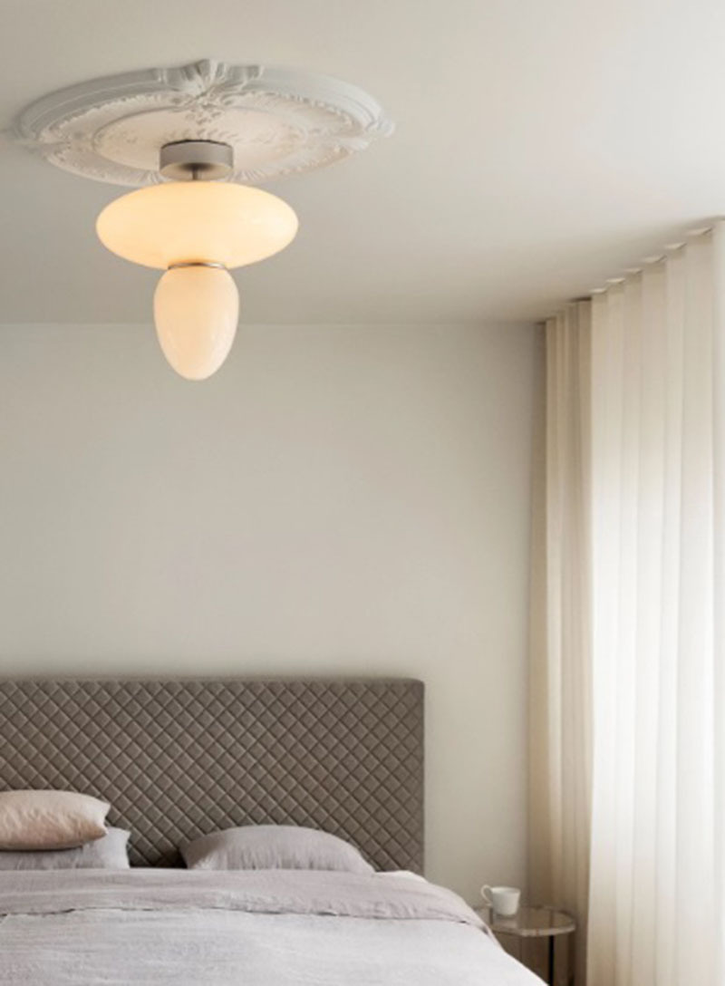 Plafonnier Rizzatto 42 base en métal avec abat-jour en verre Opal au design contemporain par Paolo Rizzatto x Nuura Plafonnier Rizzatto 42 base en métal avec abat-jour en verre Opal au design contemporain par Paolo Rizzatto x Nuura