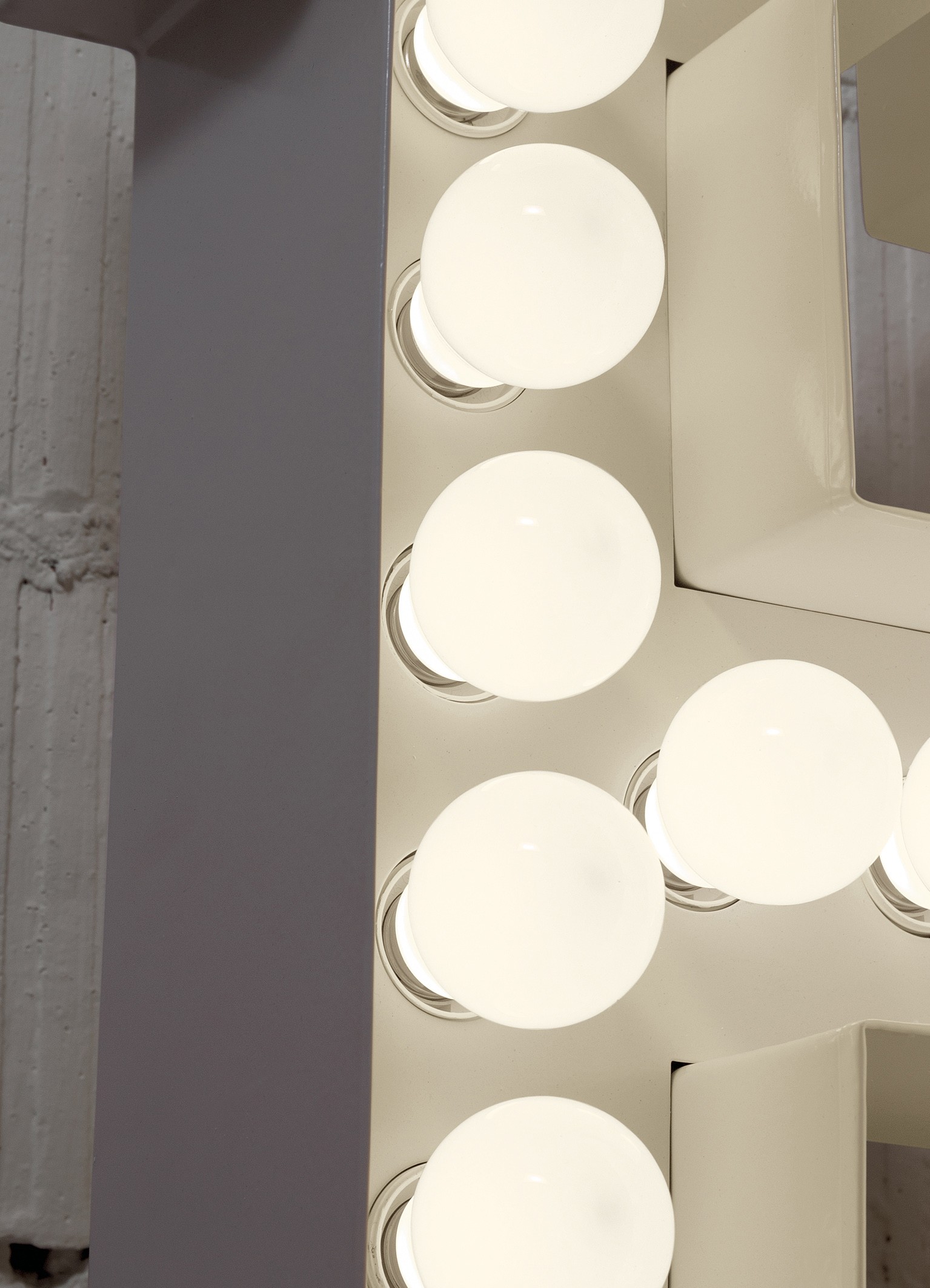 Lampe de sol Vegaz en métal avec des ampoules à Led au style industriel par Seletti Lampe de sol Vegaz en métal avec des ampoules à Led au style industriel par Seletti
