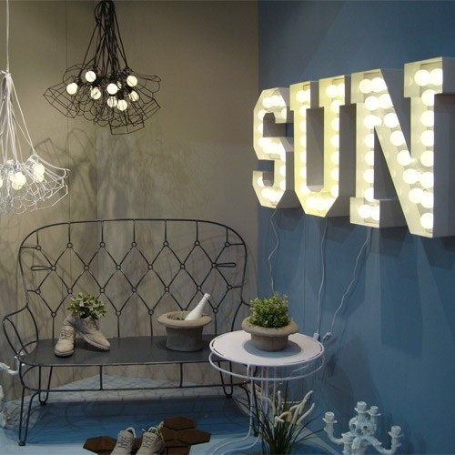 Lampe de sol Vegaz en métal avec des ampoules à Led au style industriel par Seletti Lampe de sol Vegaz en métal avec des ampoules à Led au style industriel par Seletti