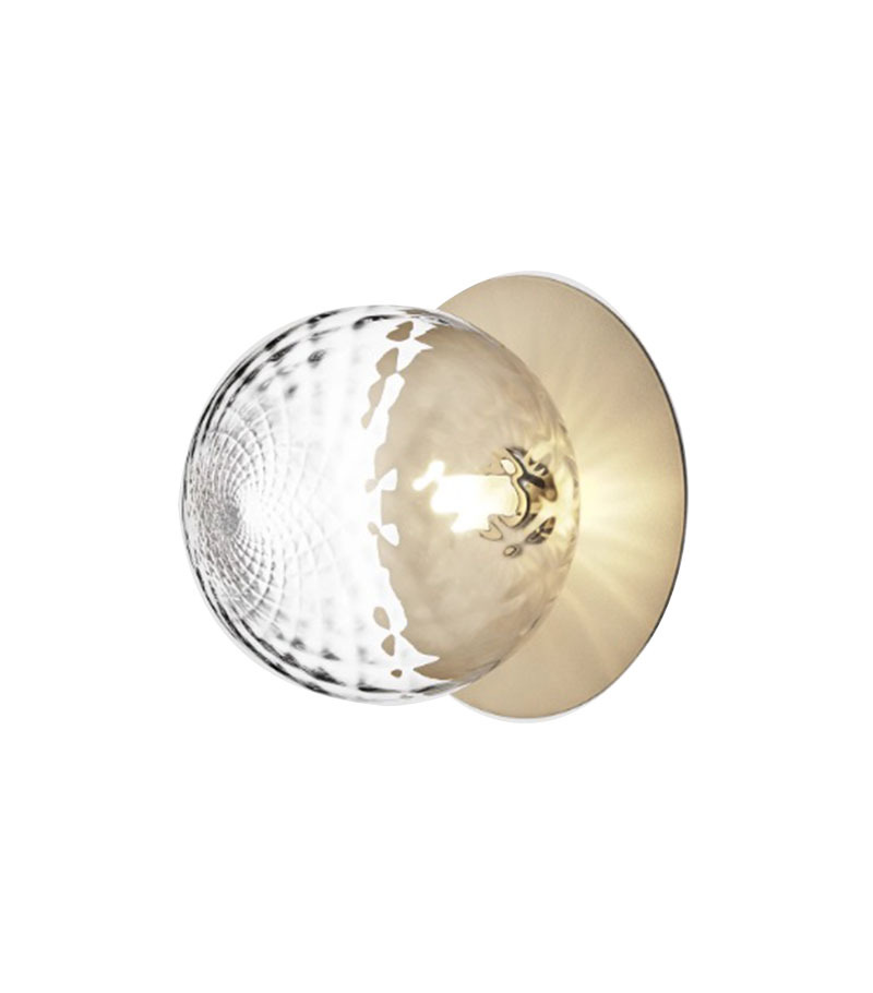 Applique Liila 1 base en métal nordique en verre soufflé Optic Clear au design contemporain par Sofie Refer x Nuura Applique Liila 1 base en métal nordique en verre soufflé Optic Clear au design contemporain par Sofie Refer x Nuura
