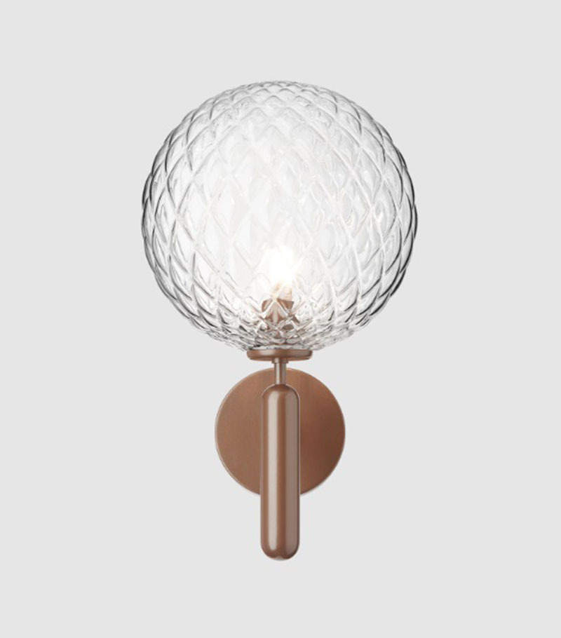 Applique extérieure Miira base en métal avec abat-jour en verre Optic Clear au design contemporain par Sofie Refer x Nuura Applique extérieure Miira base en métal avec abat-jour en verre Optic Clear au design contemporain par Sofie Refer x Nuura
