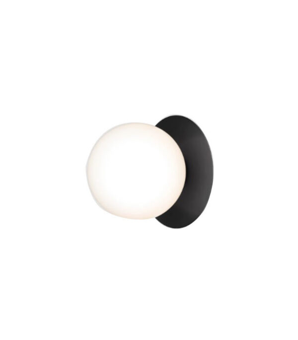 Applique extérieure Liila 1 base en métal avec abat-jour en verre Opal blanc au design contemporain par Sofie Refer x Nuura
