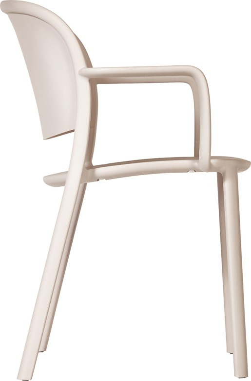 Fauteuil Trena en polypropylène au design contemporain par Yonoh Studio x Ezpeleta Fauteuil Trena en polypropylène au design contemporain par Yonoh Studio x Ezpeleta