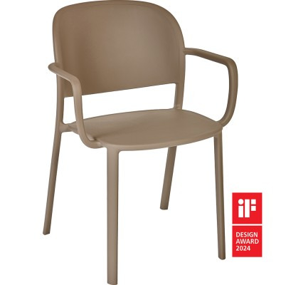 Fauteuil Trena en polypropylène au design contemporain par Yonoh Studio x Ezpeleta Fauteuil Trena en polypropylène au design contemporain par Yonoh Studio x Ezpeleta