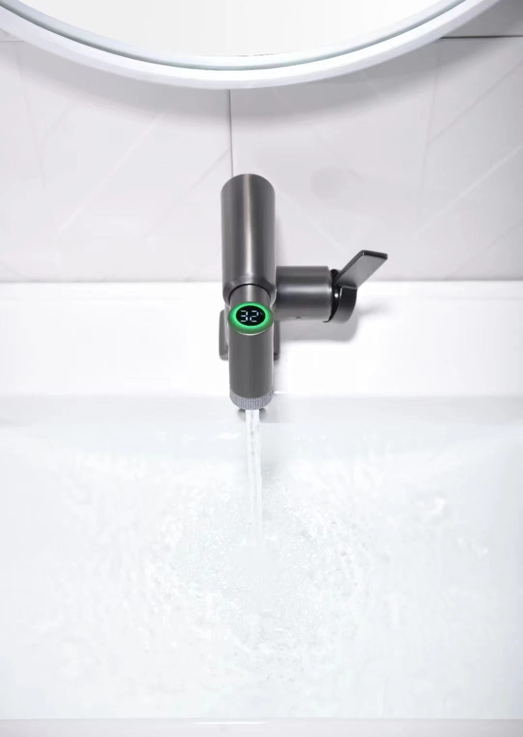 Robinetterie de salle de bain Louane thermostatique à affichage LED avec pulvérisateur extractible par Pavao Studio Robinetterie de salle de bain Louane thermostatique à affichage LED avec pulvérisateur extractible par Pavao Studio