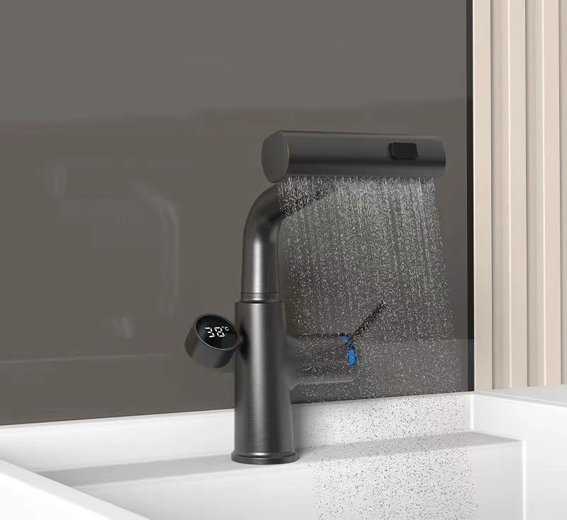 Robinetterie de salle de bain Helena thermostatique à affichage LED avec pulvérisateur extractible par Pavao Studio Robinetterie de salle de bain Helena thermostatique à affichage LED avec pulvérisateur extractible par Pavao Studio