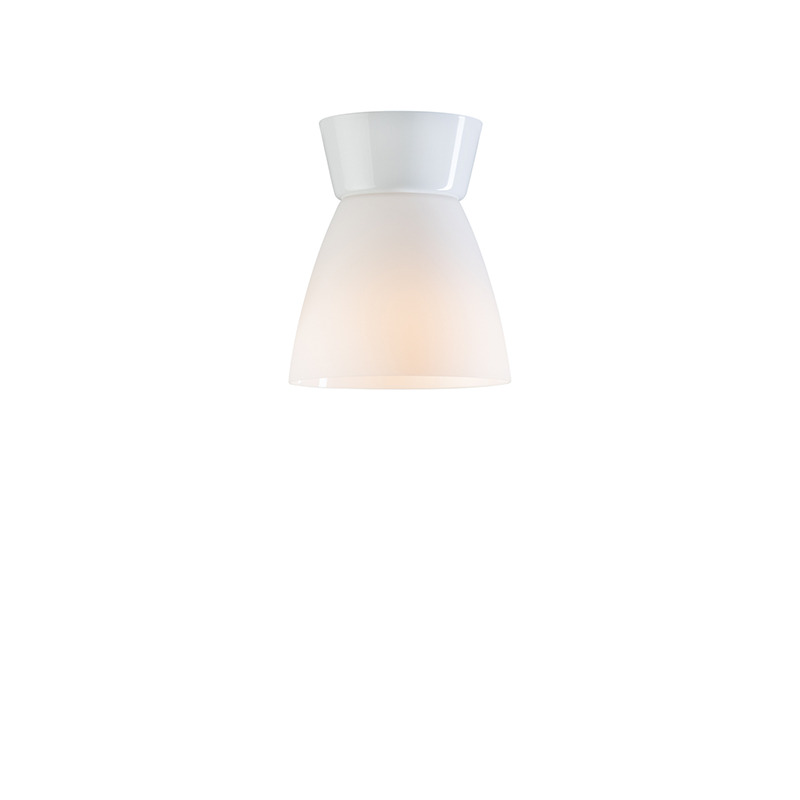 Plafonnier Bizzo avec base en aluminium et abat-jour en verre au design contemporain par Belid Plafonnier Bizzo avec base en aluminium et abat-jour en verre au design contemporain par Belid
