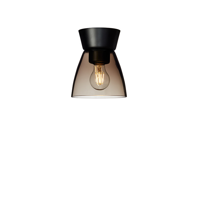 Plafonnier Bizzo avec base en aluminium et abat-jour en verre au design contemporain par Belid Plafonnier Bizzo avec base en aluminium et abat-jour en verre au design contemporain par Belid