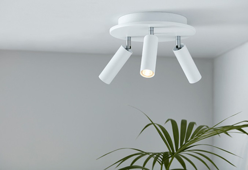 Plafonnier Spot Cato Slim à base circulaire en métal au design contemporain par Belid Plafonnier Spot Cato Slim à base circulaire en métal au design contemporain par Belid
