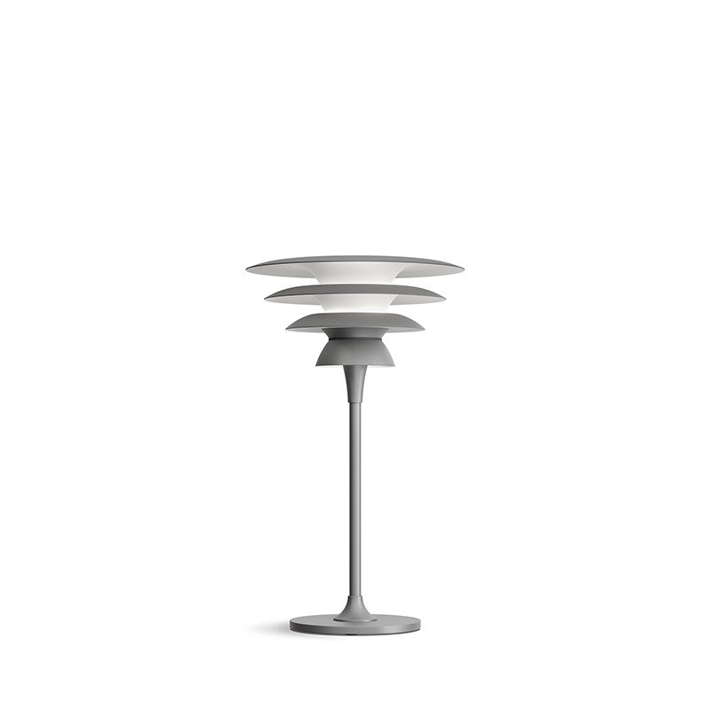 Lampe à poser DaVinci avec base en métal au design contemporain par Belid Lampe à poser DaVinci avec base en métal au design contemporain par Belid