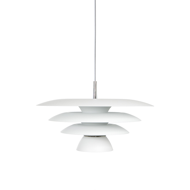 Suspension DaVinci en métal avec abat-jour à fentes superposées, au design contemporain par Belid Suspension DaVinci en métal avec abat-jour à fentes superposées, au design contemporain par Belid