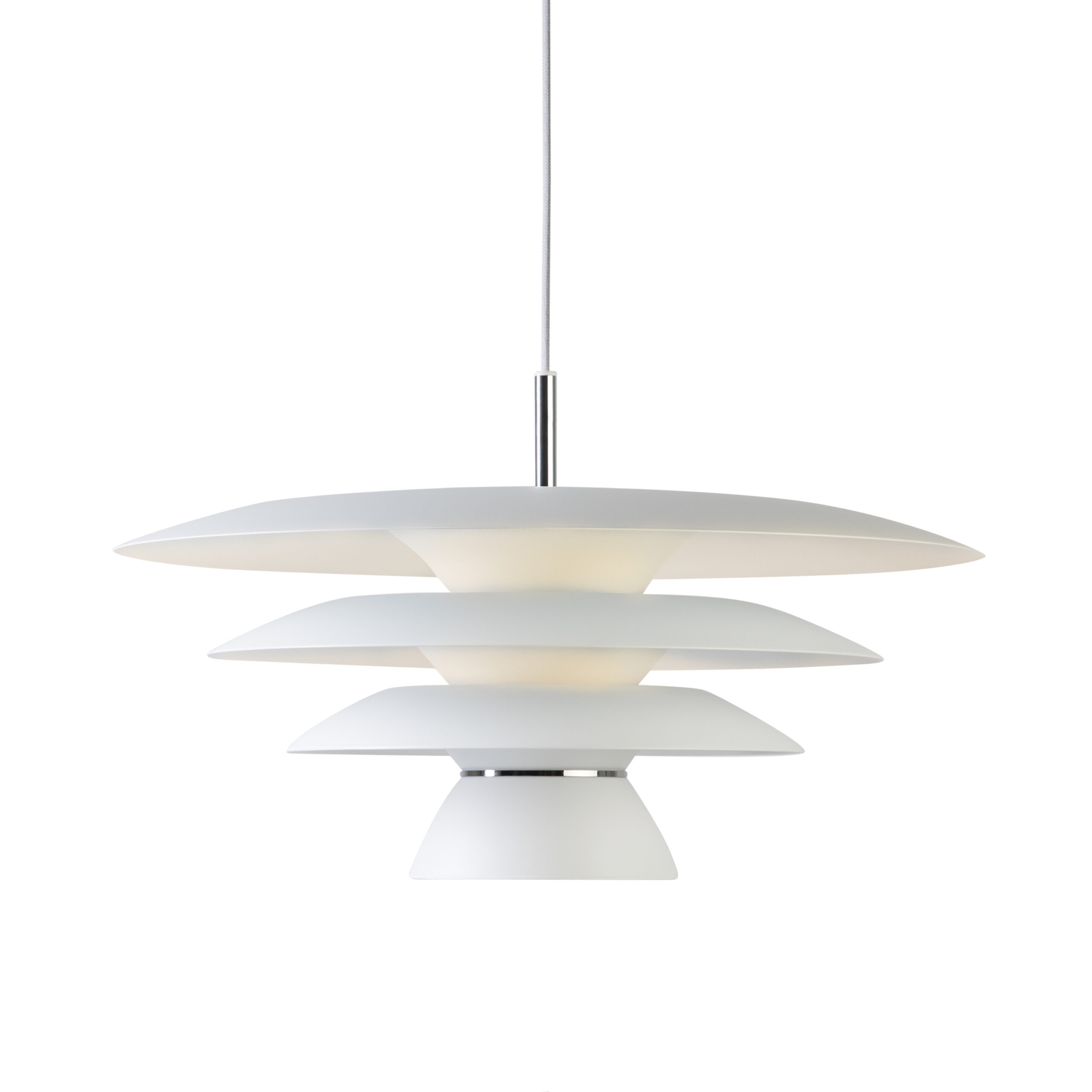 Suspension DaVinci en métal avec abat-jour à fentes superposées, au design contemporain par Belid Suspension DaVinci en métal avec abat-jour à fentes superposées, au design contemporain par Belid