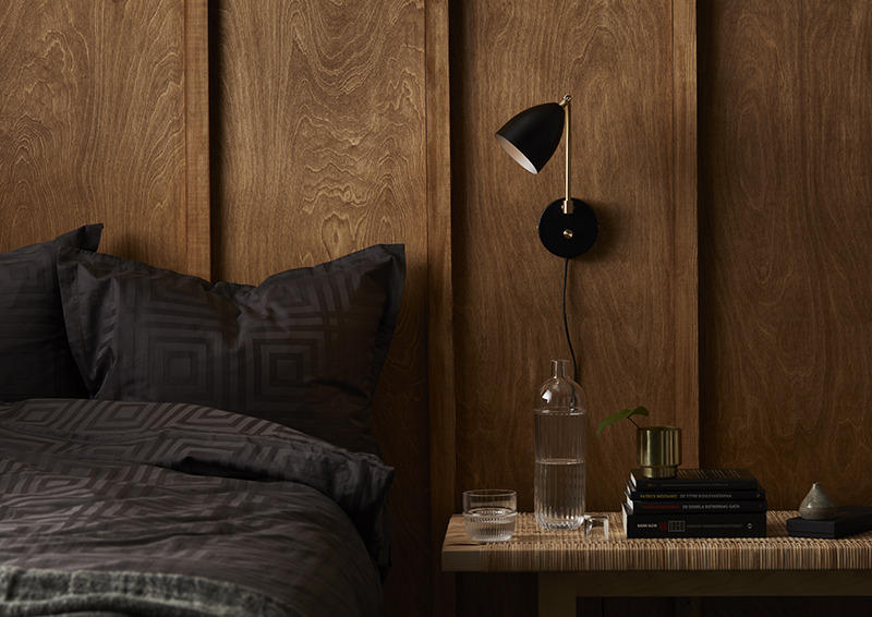 Applique Deluxe dimmable avec base en métal au design contemporain par Belid Applique Deluxe dimmable avec base en métal au design contemporain par Belid