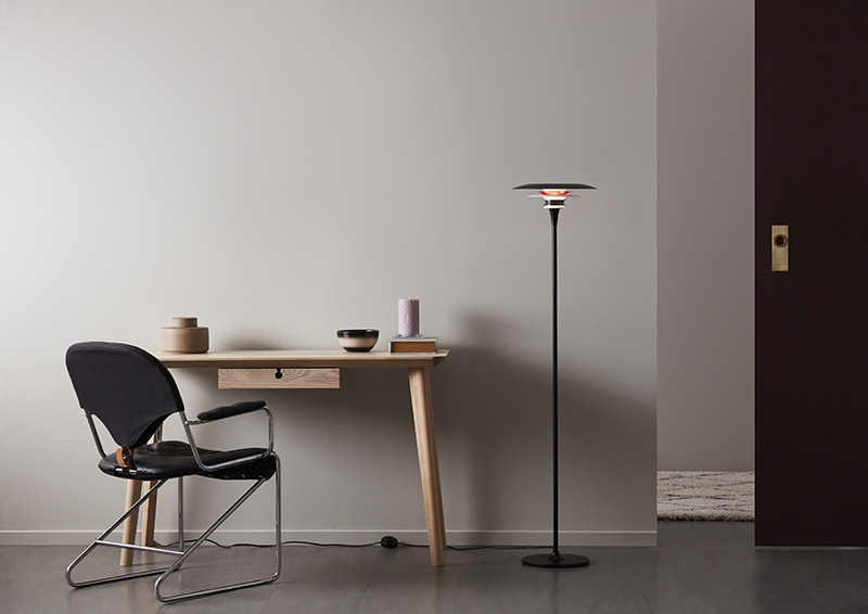 Lampadaire Diablo avec base en métal au design contemporain par Belid Lampadaire Diablo avec base en métal au design contemporain par Belid