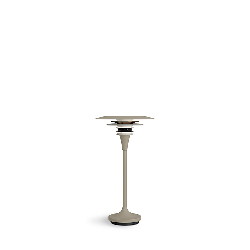 Lampe à poser Diablo avec base en métal au design contemporain par Belid Lampe à poser Diablo avec base en métal au design contemporain par Belid