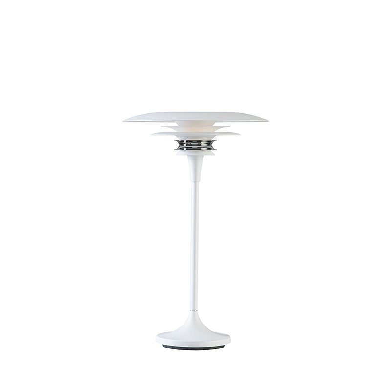 Lampe à poser Diablo avec base en métal au design contemporain par Belid Lampe à poser Diablo avec base en métal au design contemporain par Belid