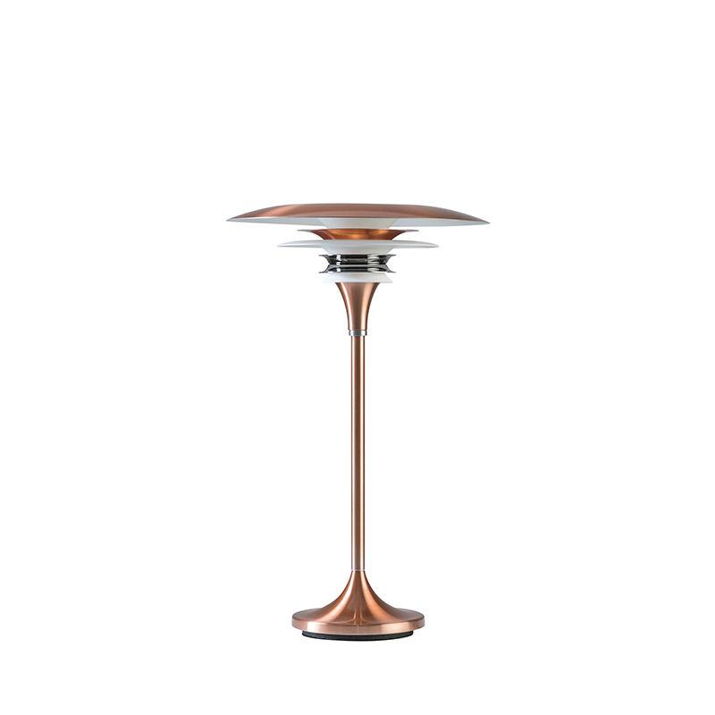 Lampe à poser Diablo avec base en métal au design contemporain par Belid Lampe à poser Diablo avec base en métal au design contemporain par Belid