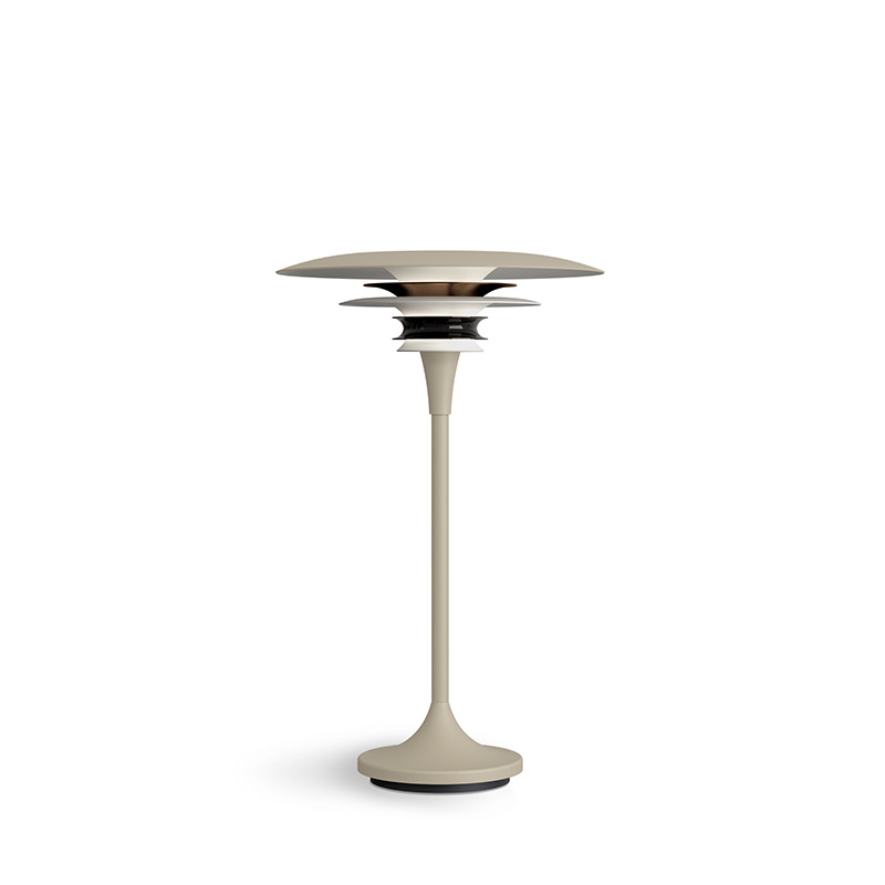 Lampe à poser Diablo avec base en métal au design contemporain par Belid Lampe à poser Diablo avec base en métal au design contemporain par Belid
