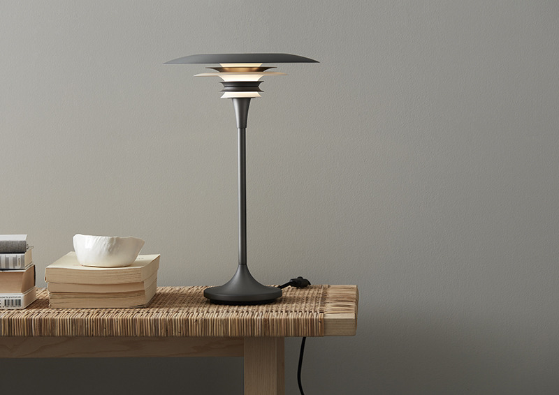 Lampe à poser Diablo avec base en métal au design contemporain par Belid Lampe à poser Diablo avec base en métal au design contemporain par Belid