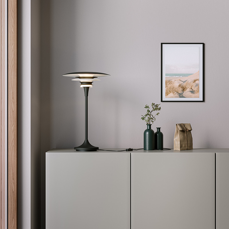 Lampe à poser Diablo avec base en métal au design contemporain par Belid Lampe à poser Diablo avec base en métal au design contemporain par Belid