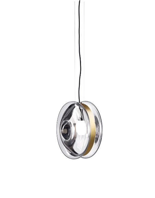 Suspension Orbital par Václav Mlynář & Jakub Pollág x Bomma