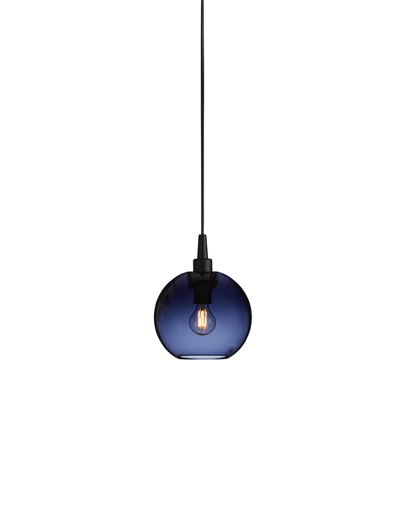 Suspension Gloria dimmable avec base en métal et abat-jour en verre au design contemporain par Belid Suspension Gloria dimmable avec base en métal et abat-jour en verre au design contemporain par Belid
