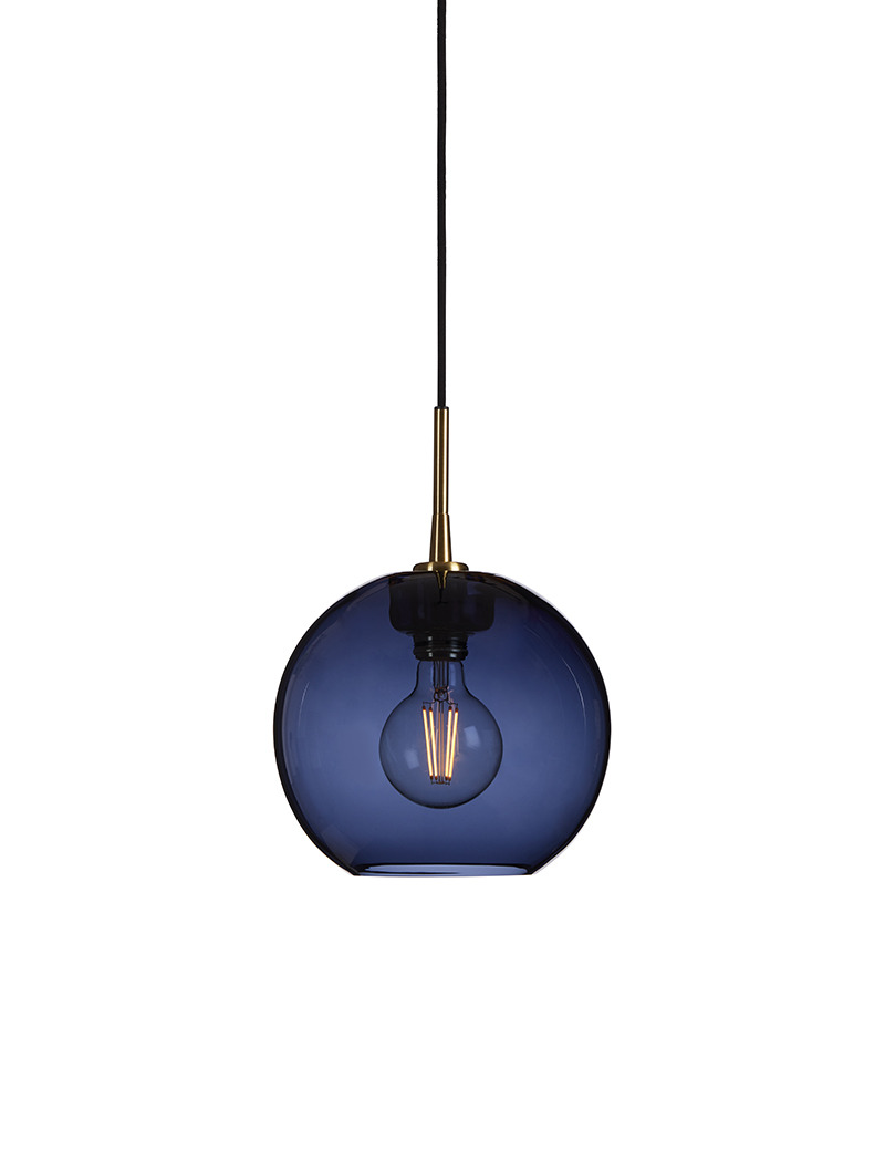 Suspension Gloria dimmable avec base en métal et abat-jour en verre au design contemporain par Belid Suspension Gloria dimmable avec base en métal et abat-jour en verre au design contemporain par Belid