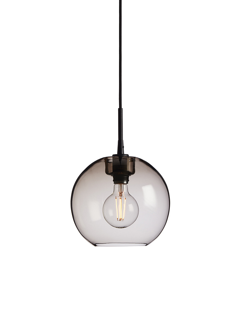 Suspension Gloria dimmable avec base en métal et abat-jour en verre au design contemporain par Belid Suspension Gloria dimmable avec base en métal et abat-jour en verre au design contemporain par Belid