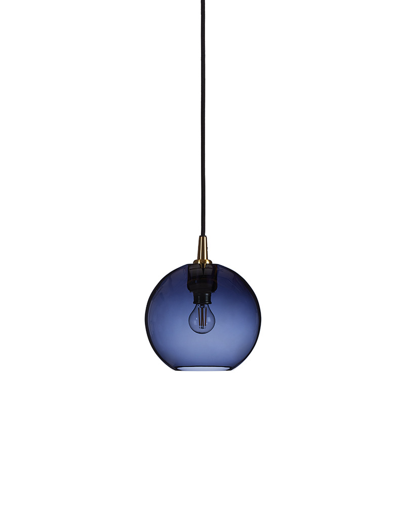 Suspension Gloria dimmable avec base en métal et abat-jour en verre au design contemporain par Belid Suspension Gloria dimmable avec base en métal et abat-jour en verre au design contemporain par Belid