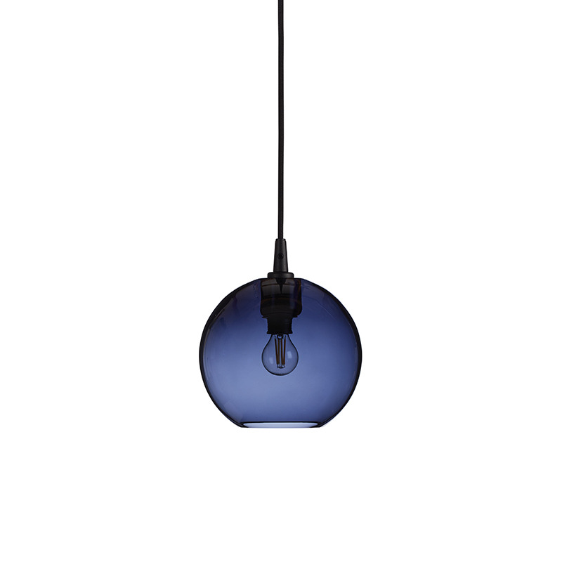 Suspension Gloria dimmable avec base en métal et abat-jour en verre au design contemporain par Belid Suspension Gloria dimmable avec base en métal et abat-jour en verre au design contemporain par Belid