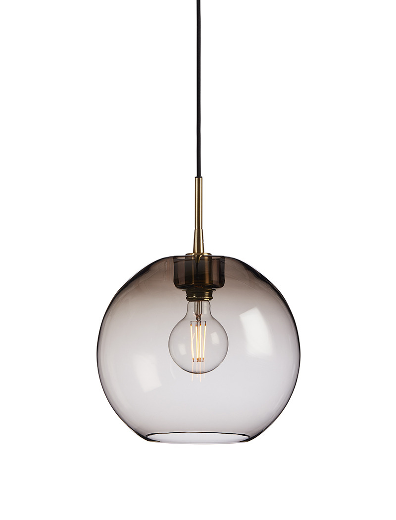 Suspension Gloria dimmable avec base en métal et abat-jour en verre au design contemporain par Belid Suspension Gloria dimmable avec base en métal et abat-jour en verre au design contemporain par Belid
