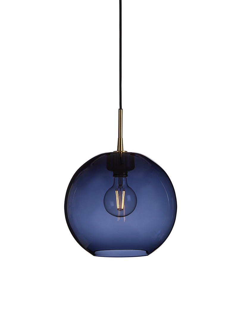 Suspension Gloria dimmable avec base en métal et abat-jour en verre au design contemporain par Belid Suspension Gloria dimmable avec base en métal et abat-jour en verre au design contemporain par Belid